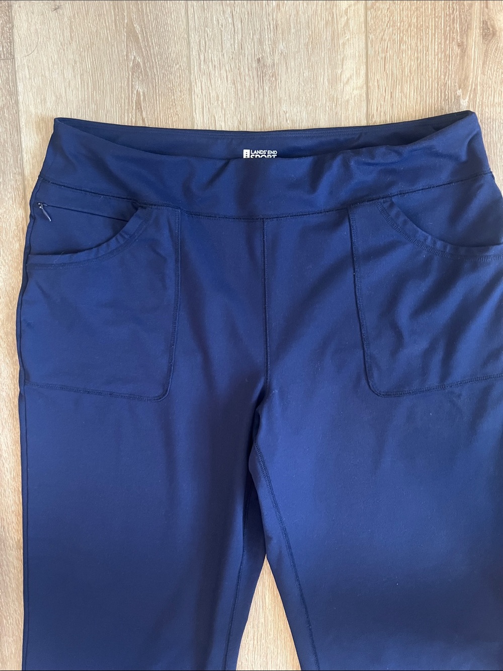 Lands' End Sport - Navy Pull-On Cropped Pants with Pockets, Great Condition! - Picture 3 of 14
